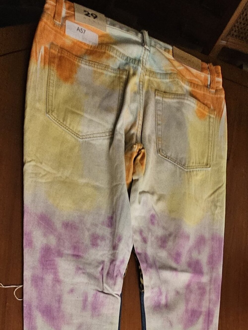 TIE-DYE SPLIT HEM JEANS SIZE 29